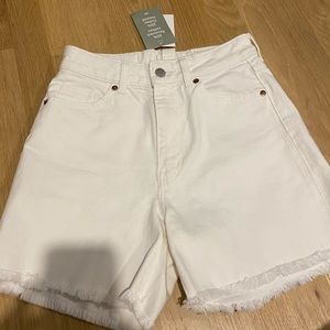 H&M WHITE HIGH WAIST DENIM SHORTS